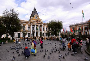 A Praça central de La Paz abriga a sede do governo boliviano e outros monumentos.